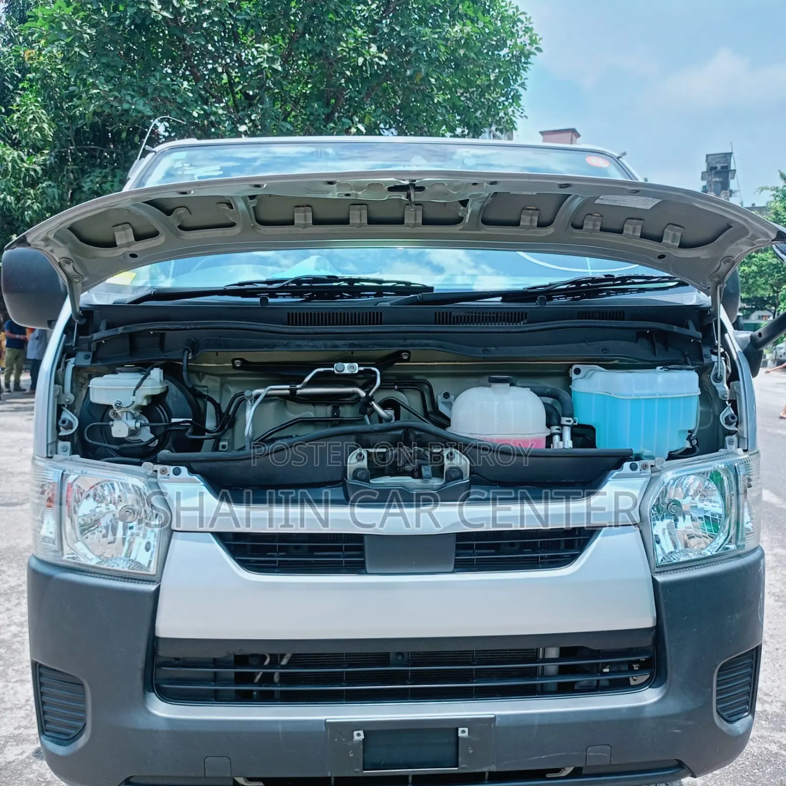 টয়োটা নোয়া ২.০ AWD (৮ সিটার) ২০২১ সিলভার