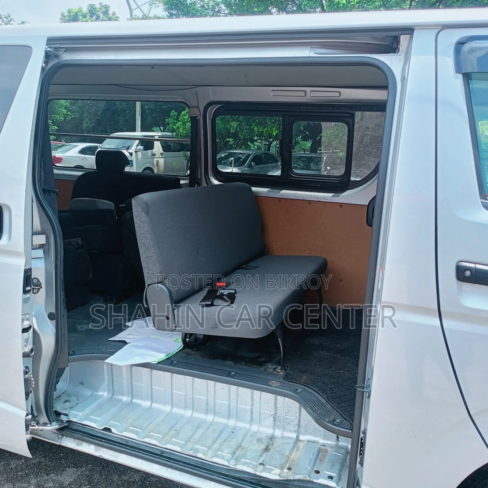 টয়োটা নোয়া ২.০ AWD (৮ সিটার) ২০২১ সিলভার