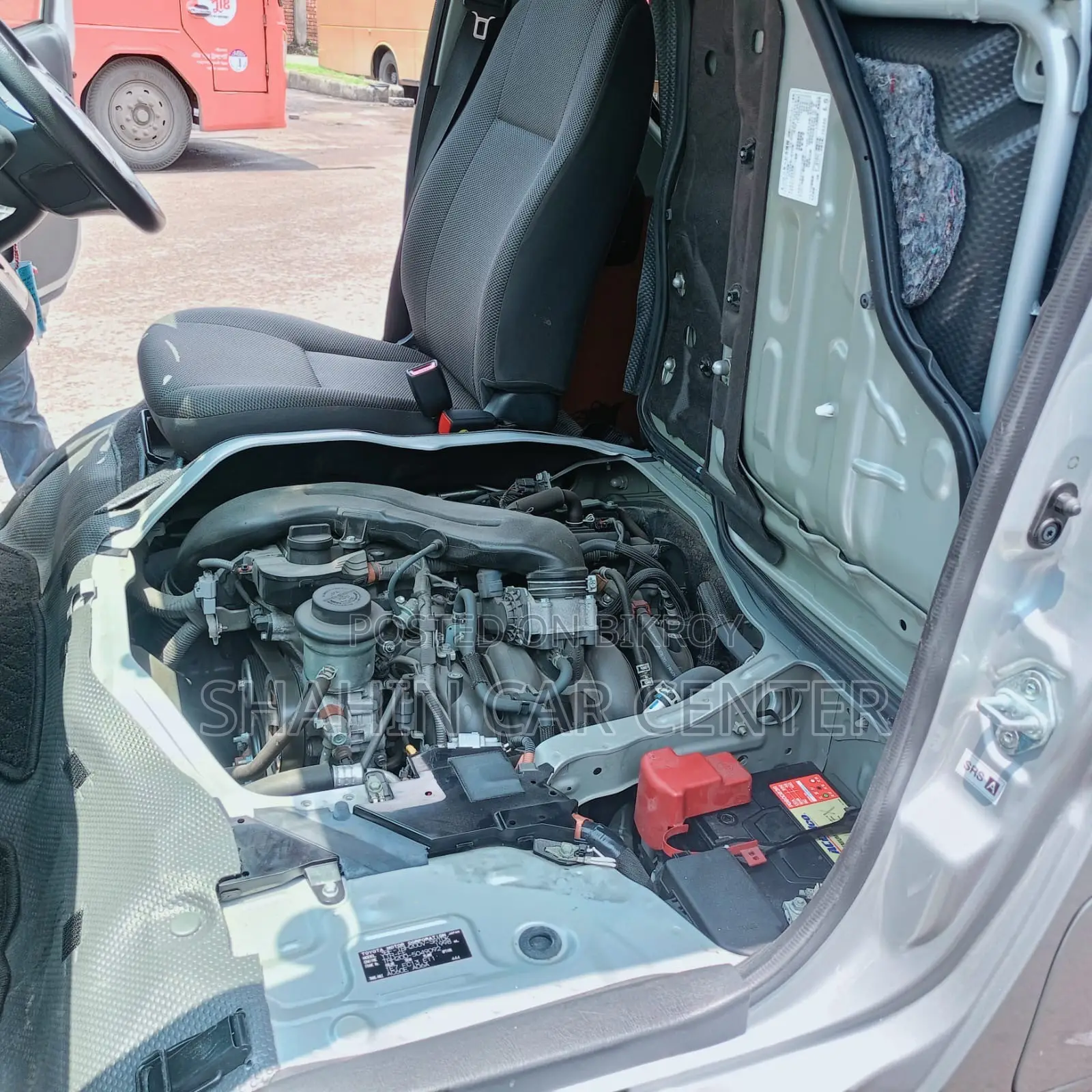 টয়োটা নোয়া ২.০ AWD (৮ সিটার) ২০২১ সিলভার