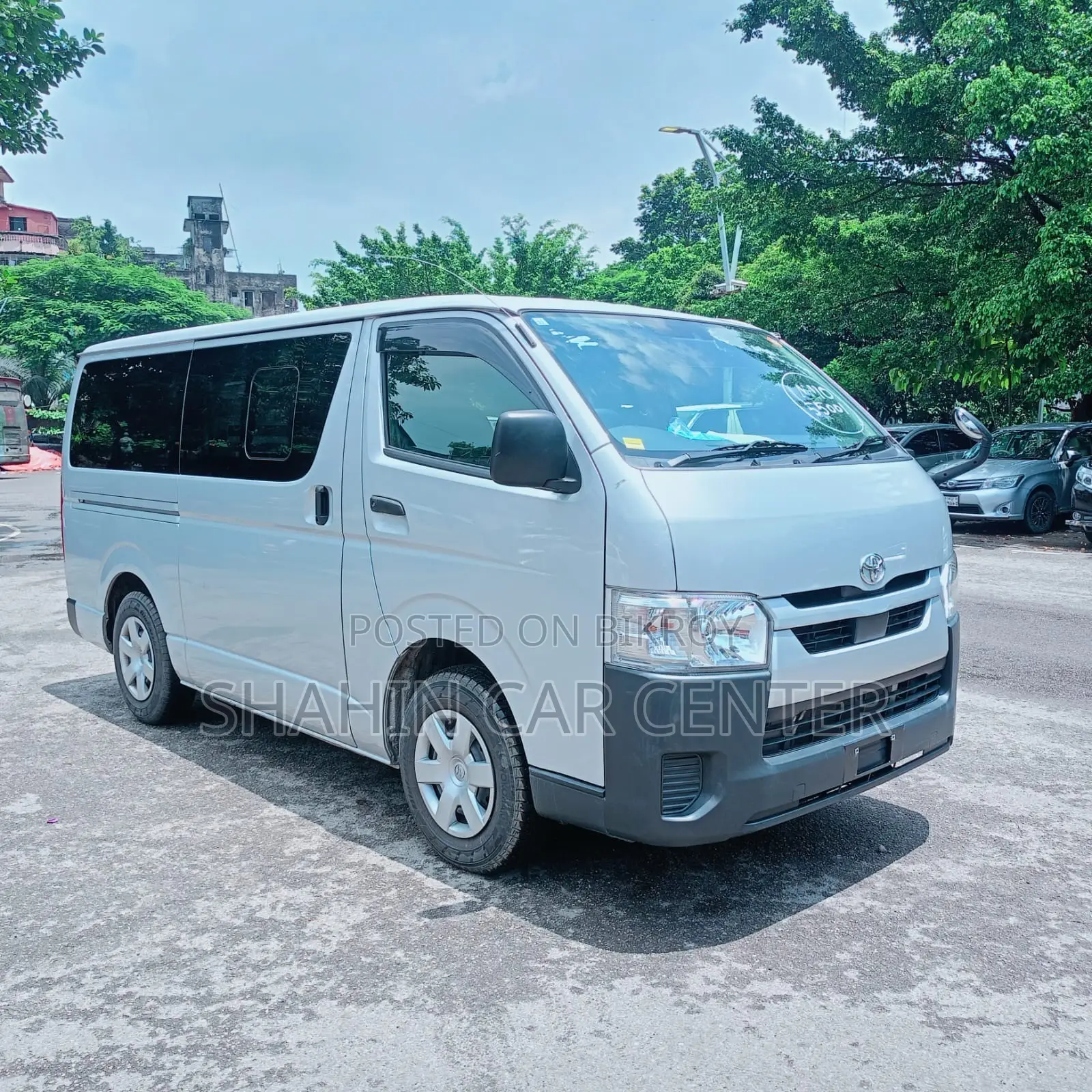 টয়োটা নোয়া ২.০ AWD (৮ সিটার) ২০২১ সিলভার