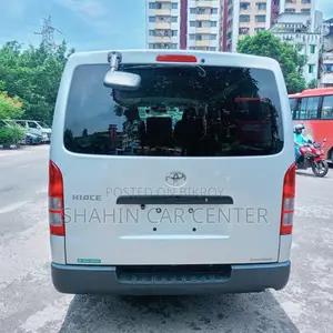 টয়োটা নোয়া ২.০ AWD (৮ সিটার) ২০২১ সিলভার