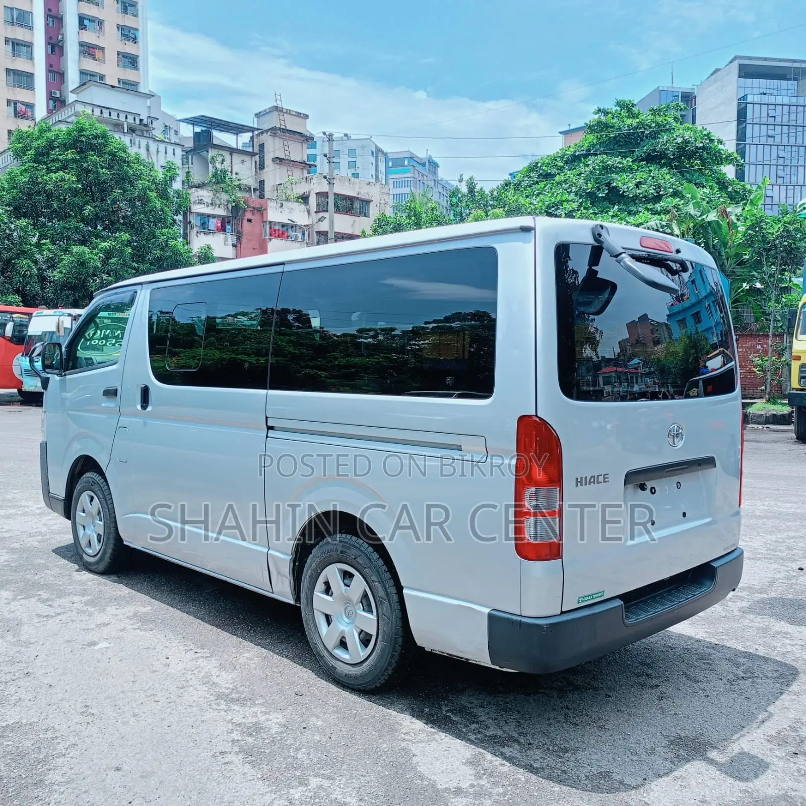 টয়োটা নোয়া ২.০ AWD (৮ সিটার) ২০২১ সিলভার