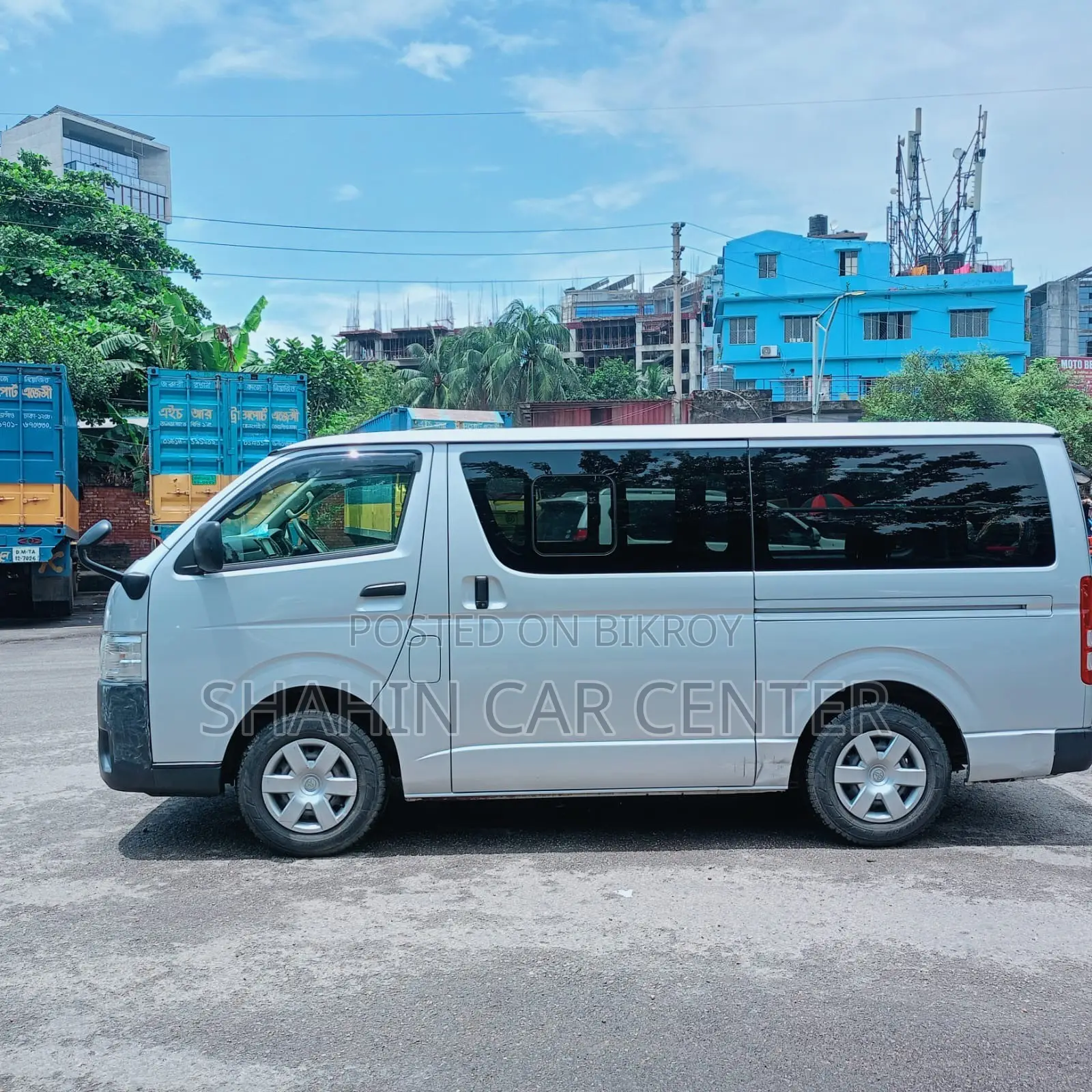 টয়োটা নোয়া ২.০ AWD (৮ সিটার) ২০২১ সিলভার