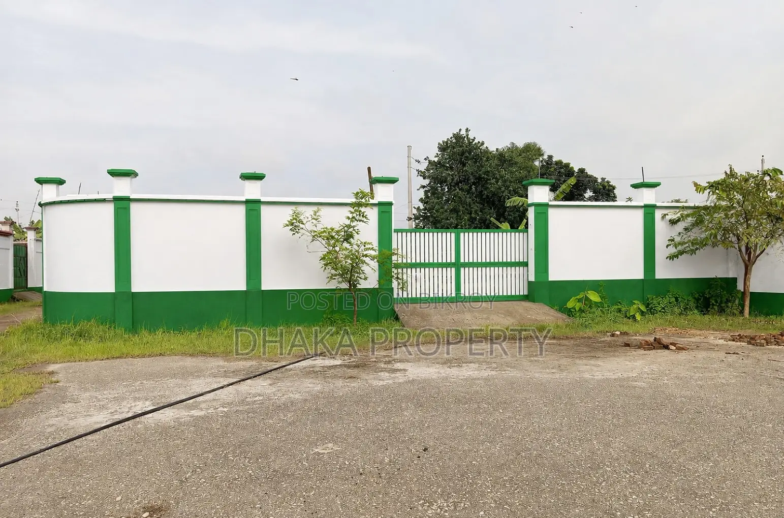 সেক্টর-১৭/ই-তে ১১০ ফুট রাস্তা সংলগ্ন ৬ কাঠার লেক ভিউ উত্তরমুখী প্লট