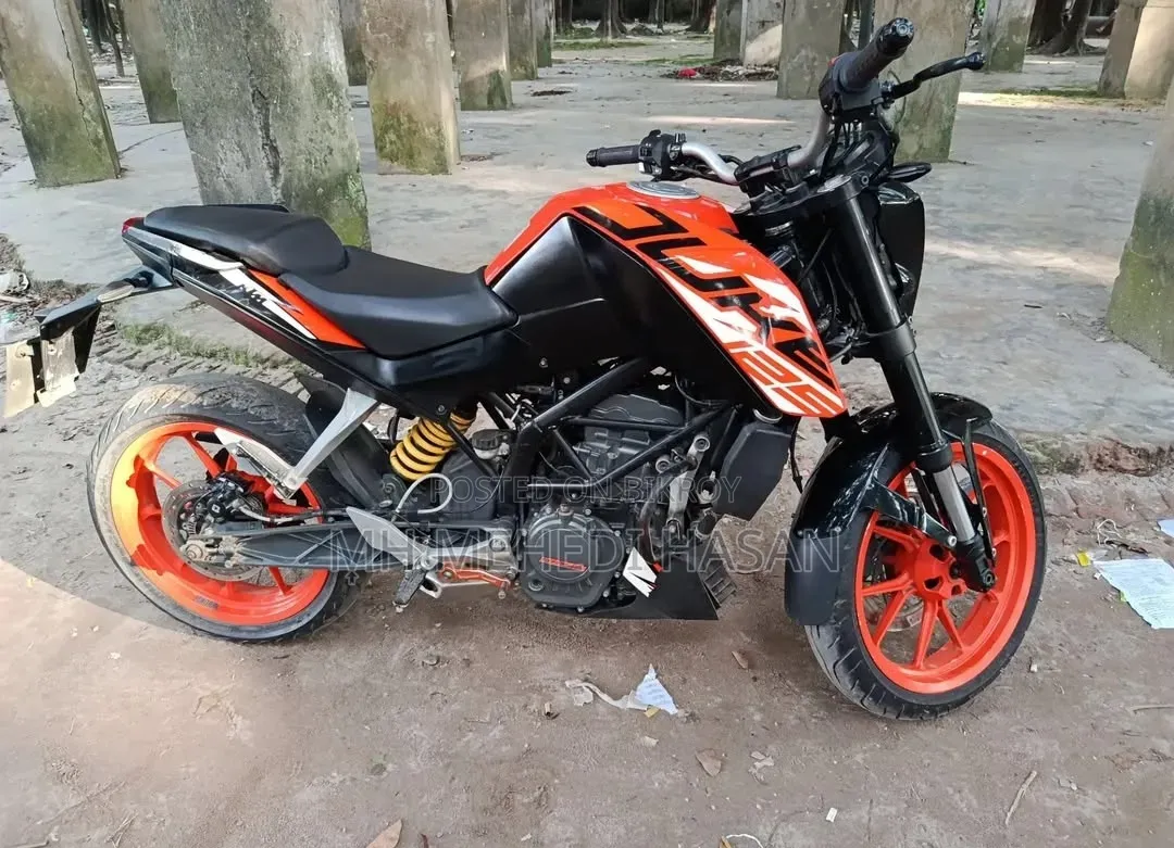 New KTM Duke 125 2019 Orange