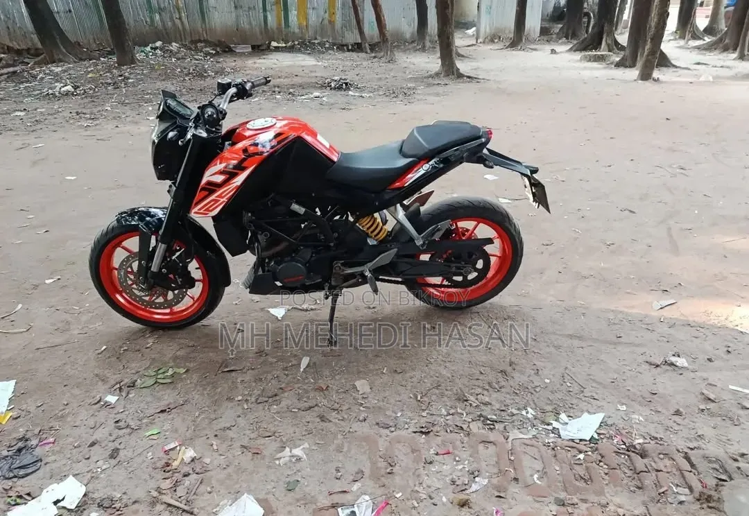 New KTM Duke 125 2019 Orange