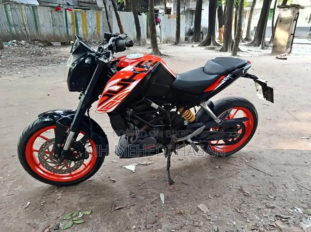 New KTM Duke 125 2019 Orange