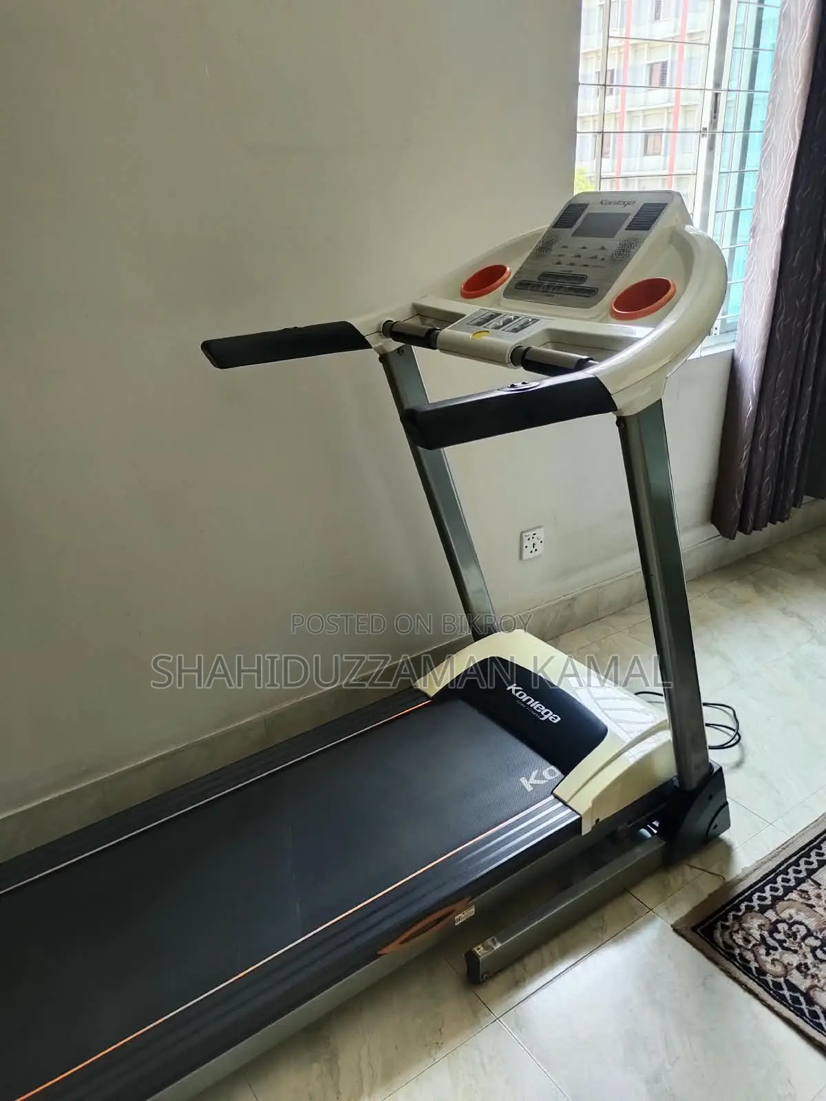 KONLEGA K642E মোটররাইজড ট্রেডমিল - কালো এবং সাদা