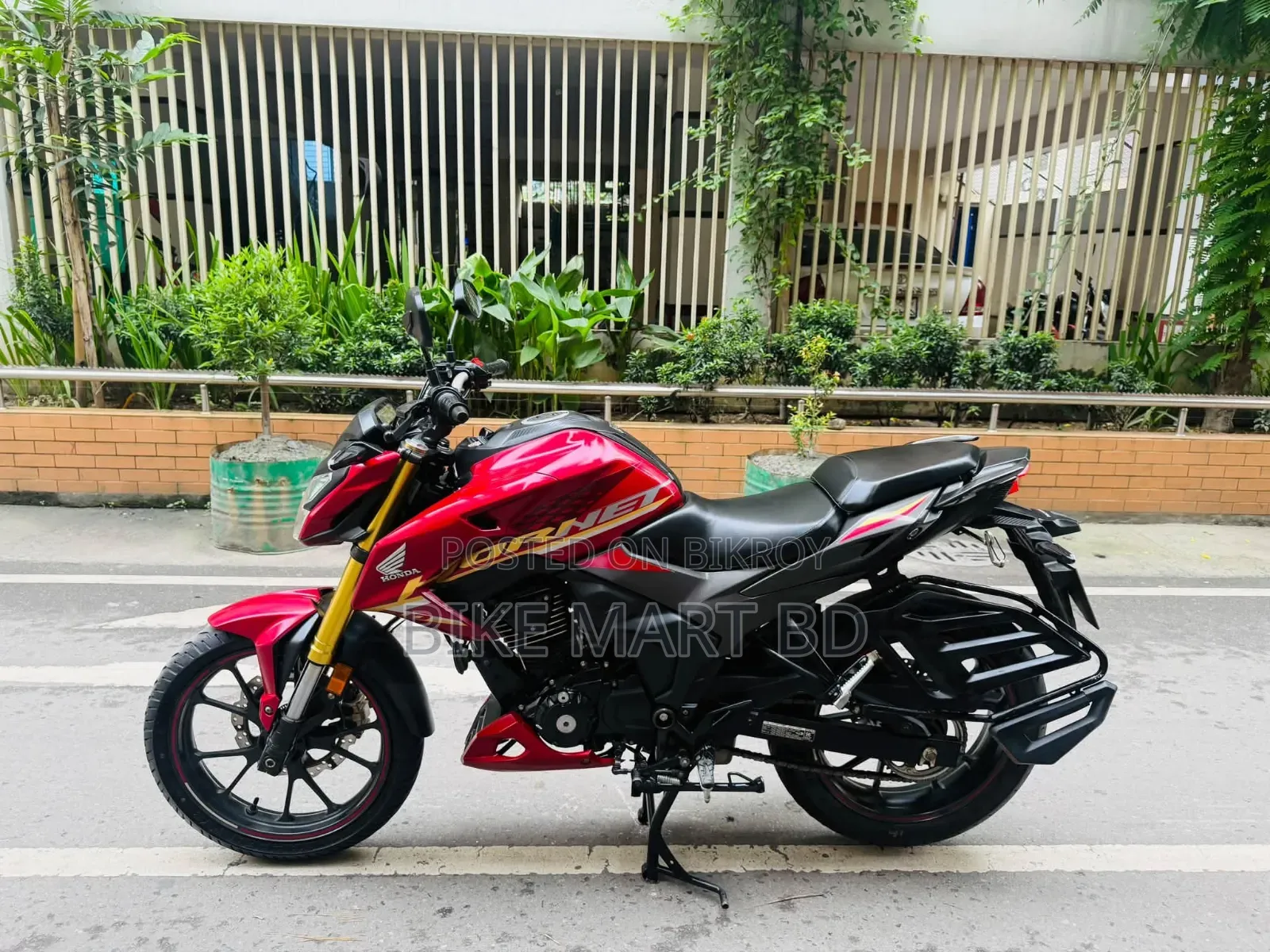 Honda Hornet 2.0 2025 Red