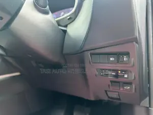 Toyota Corolla Cross 1.8 Hybrid FWD 2022 Red