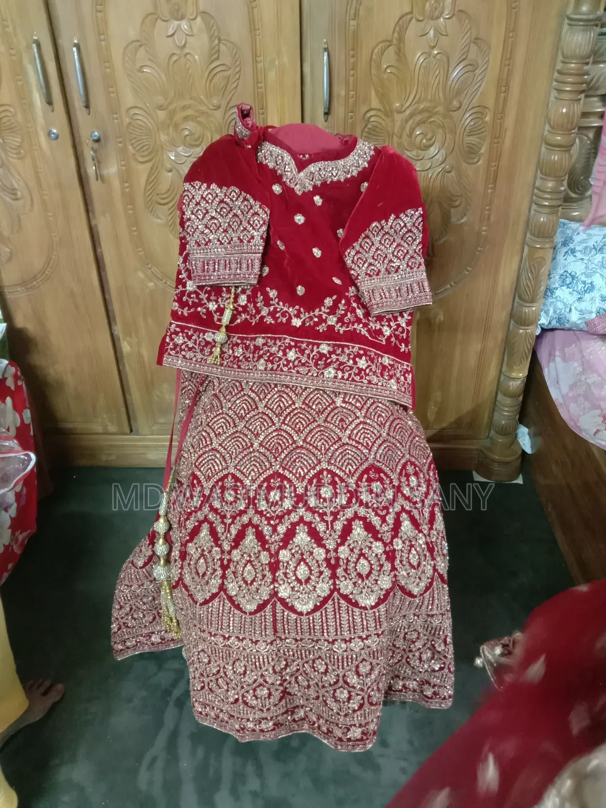 এক জোড়া বিয়ের লেহেঙ্গা বিক্রি করা হবে