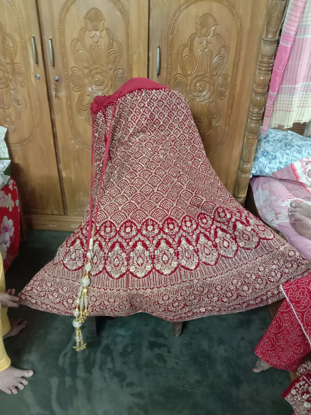 এক জোড়া বিয়ের লেহেঙ্গা বিক্রি করা হবে
