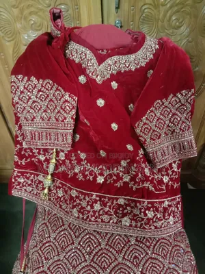 এক জোড়া বিয়ের লেহেঙ্গা বিক্রি করা হবে