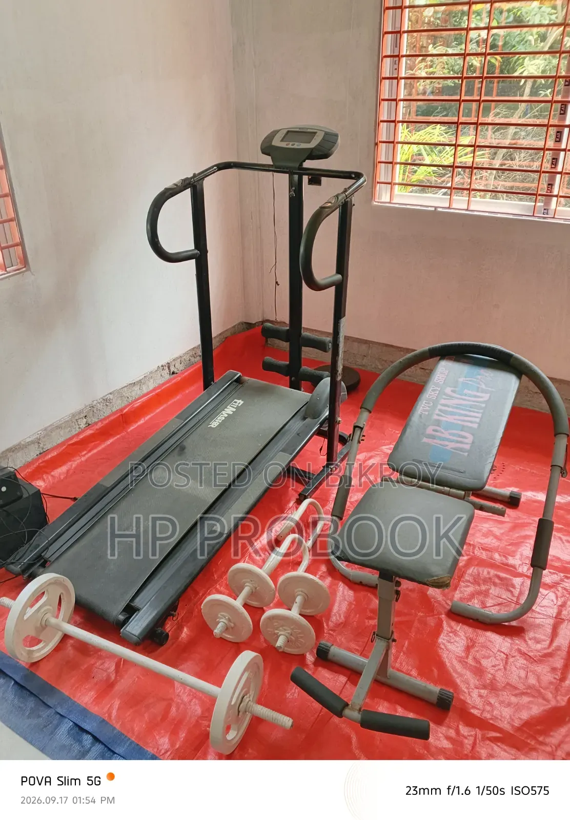 ১টি ট্রেডমিল
১টি এবি কিং প্রো
১জোড়া ১০কেজি ডাম্বেল
১টি ১২কেজি বারবেল
১জোড়া পুশআপ বার