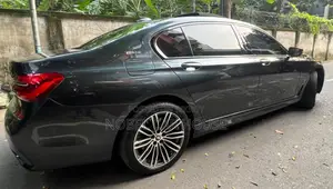 বিএমডব্লিউ ৭ সিরিজ ২০১৯ ধূসর