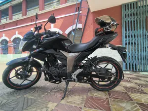 সুজুকি জিক্সার ২০২১ কালো