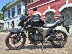 সুজুকি জিক্সার ২০২১ কালো