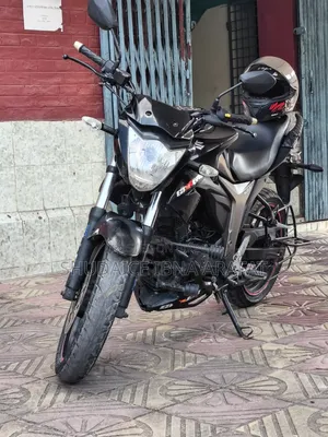 সুজুকি জিক্সার ২০২১ কালো