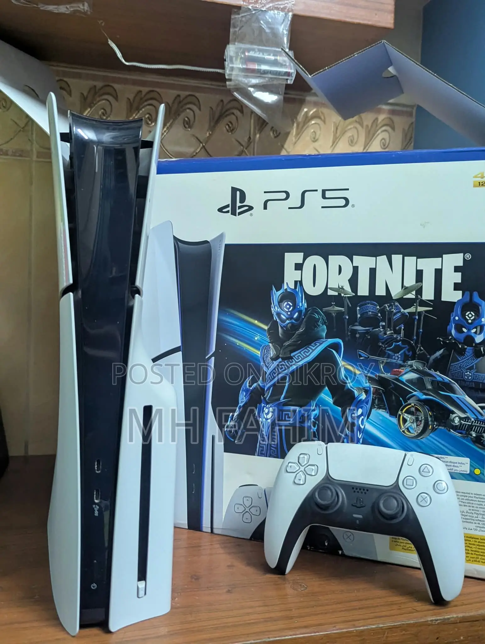 PS5 Slim Disc Edition 1TB + 2 DualSense Controllers | Almost New