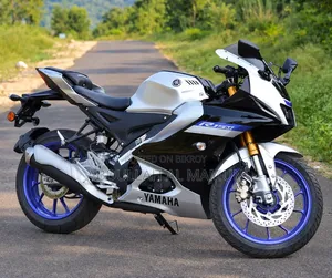 Yamaha R15M 2023 Silver