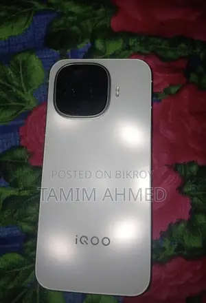 নতুন আইকিউওও ১১ ২৫৬ জিবি সাদা