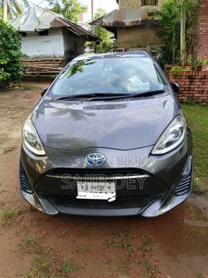 Toyota Aqua 2018 Gray