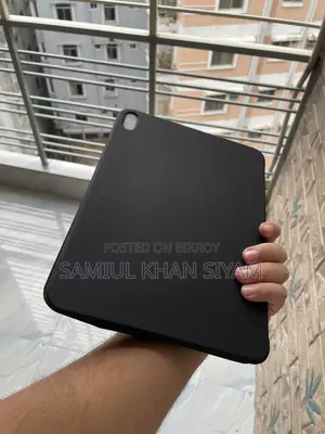 New Apple iPad (2025) 8 GB Black