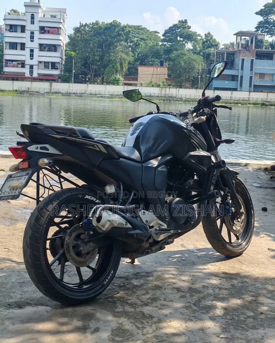 ইয়ামাহা এফজেড ২০২২ কালো