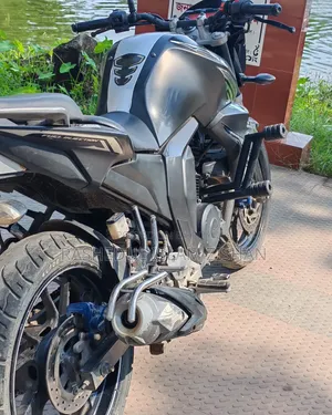 ইয়ামাহা এফজেড ২০২২ কালো