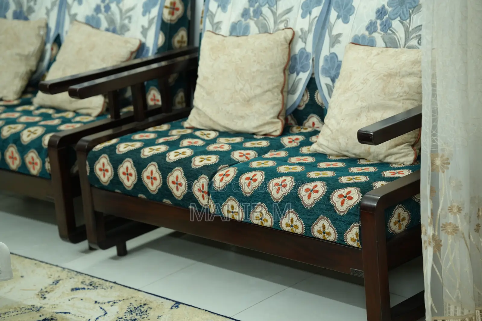 Navana Sofa With Centre Table
