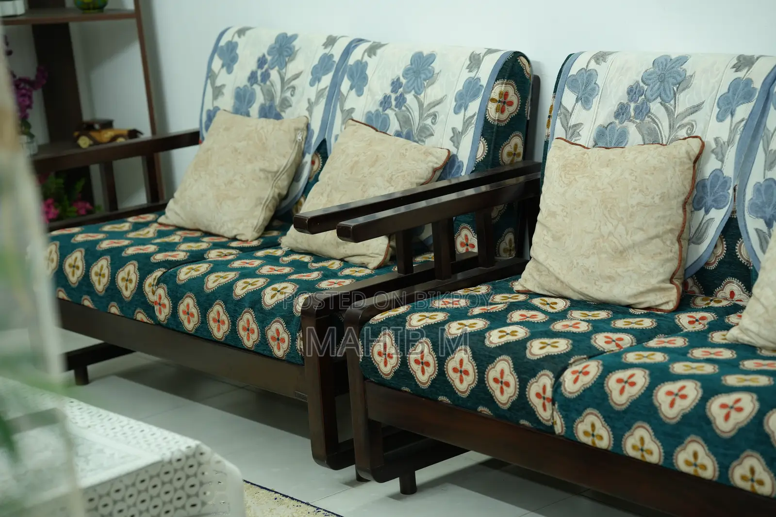 Navana Sofa With Centre Table