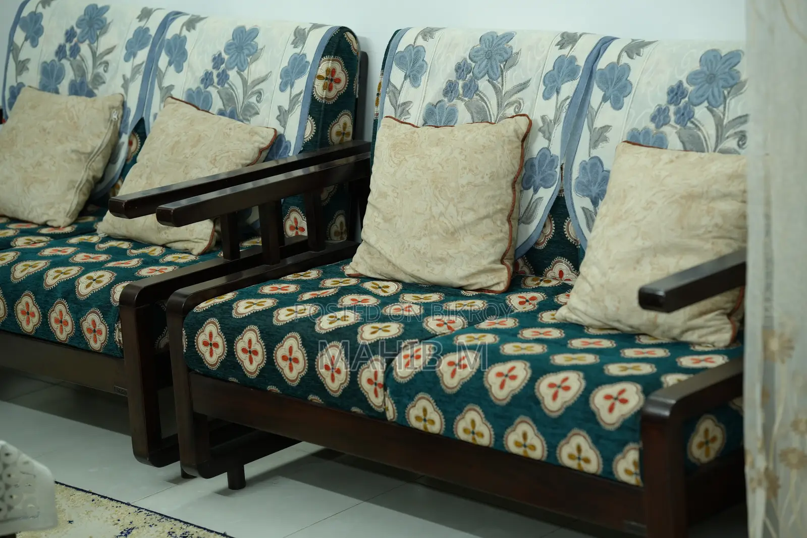 Navana Sofa With Centre Table