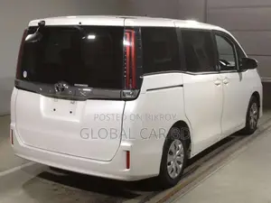 Toyota Noah 2.0 Front Wheel Drive (7 Seater) 2020 Pearl