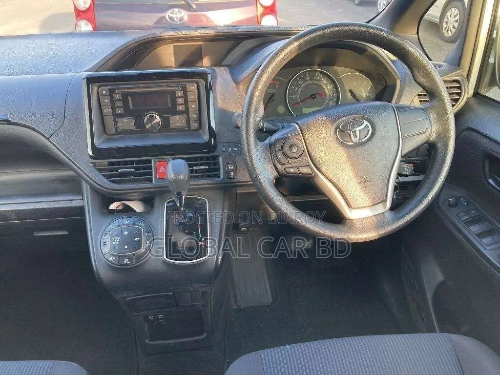 Toyota Noah 2.0 Front Wheel Drive (7 Seater) 2020 Pearl