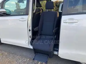 Toyota Noah 2.0 Front Wheel Drive (7 Seater) 2020 Pearl