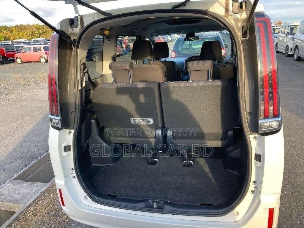 Toyota Noah 2.0 Front Wheel Drive (7 Seater) 2020 Pearl
