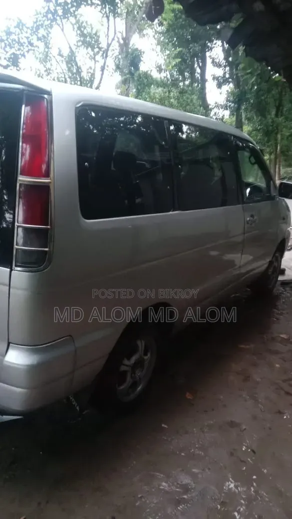 Toyota Noah 2001 Silver