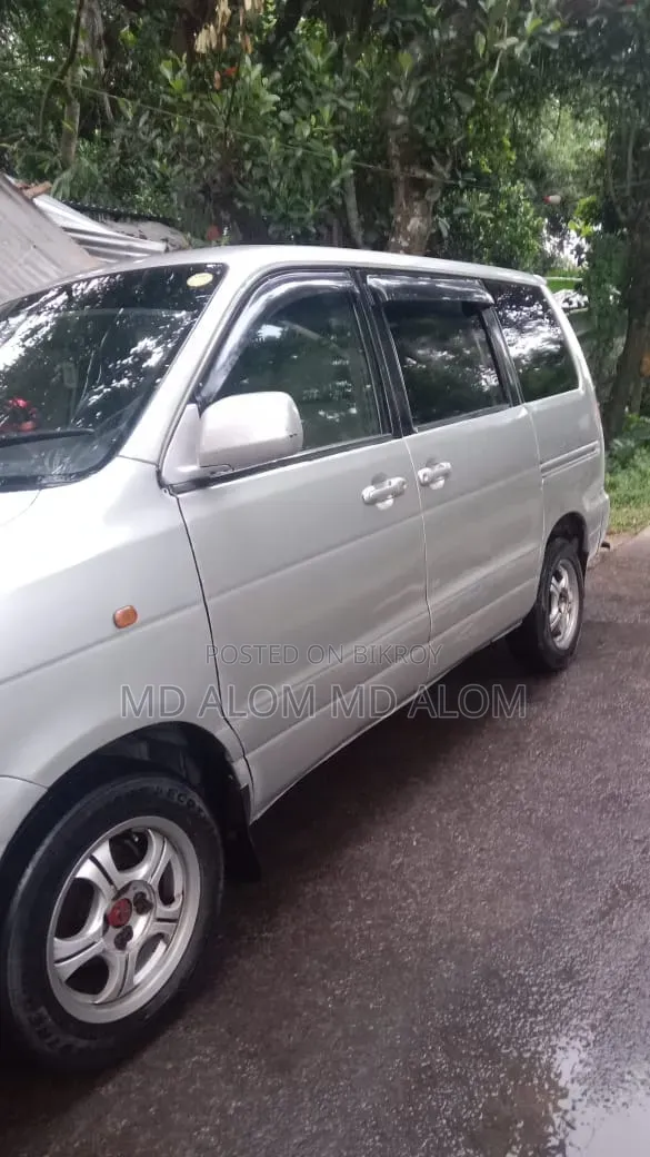 Toyota Noah 2001 Silver