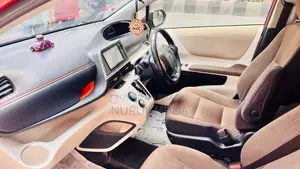 Toyota Sienta 2017 Red