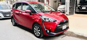 Toyota Sienta 2017 Red