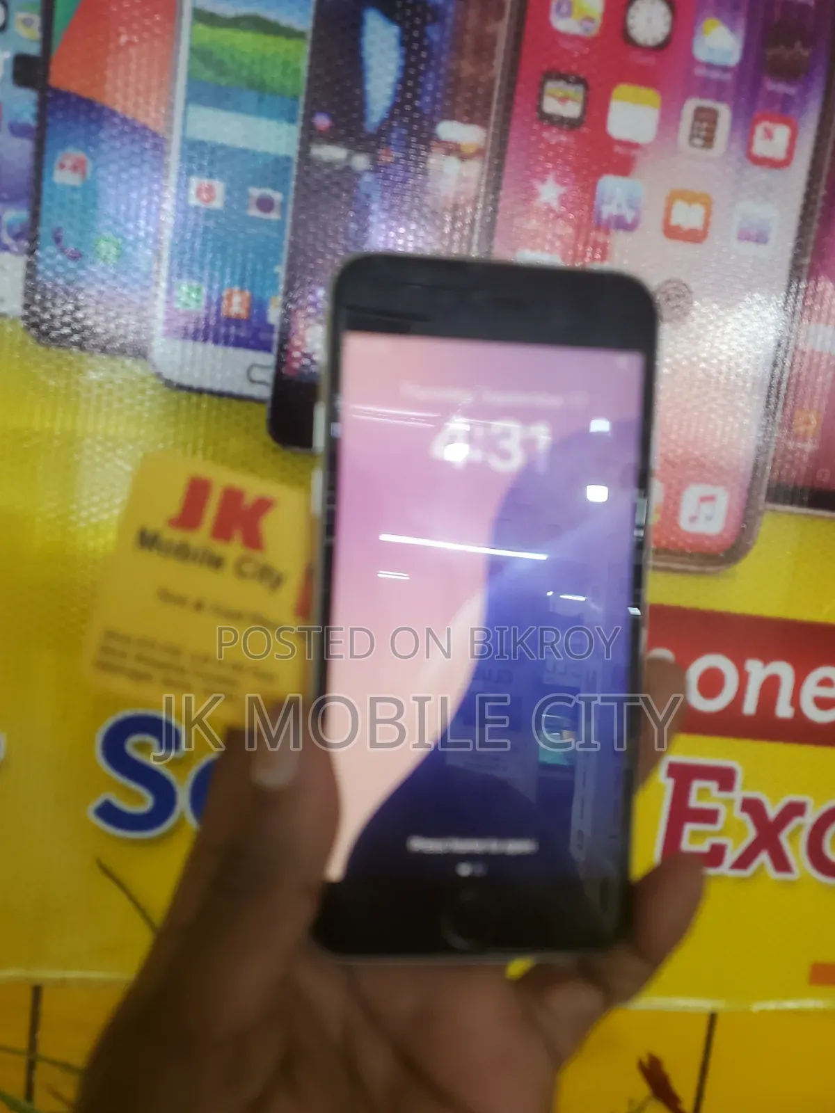 অ্যাপল আইফোন এসই ৬৪ জিবি হোয়াইট