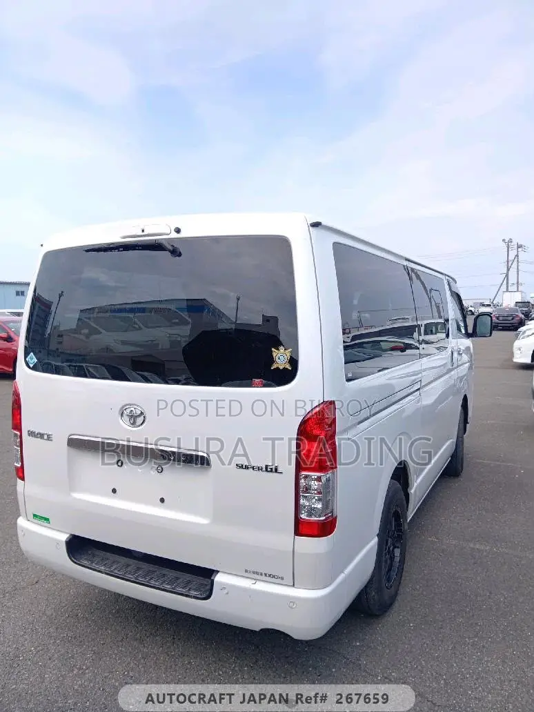 Toyota HiAce 2022 White