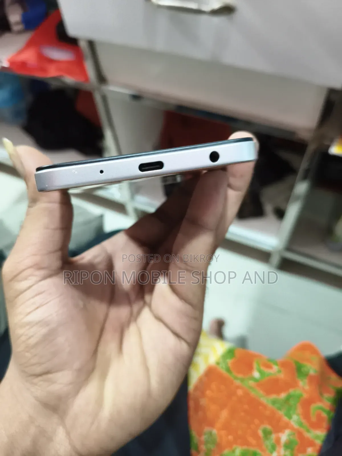 Vivo Y04 128 GB Gold