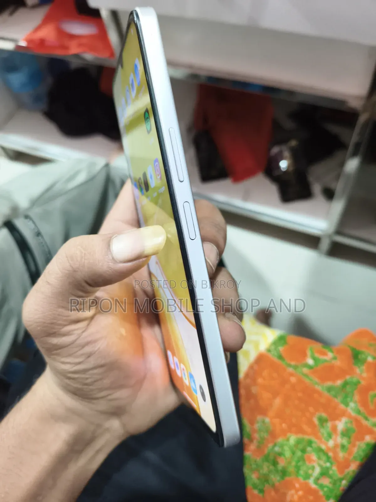Vivo Y04 128 GB Gold