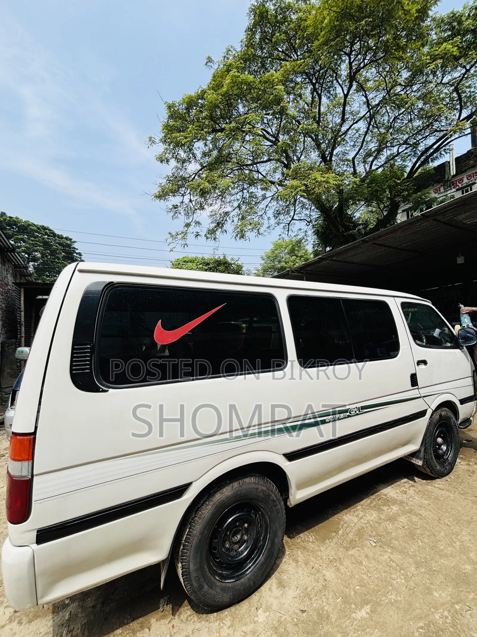 Toyota HiAce 2003 White