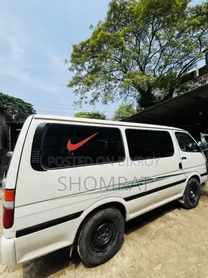Toyota HiAce 2003 White