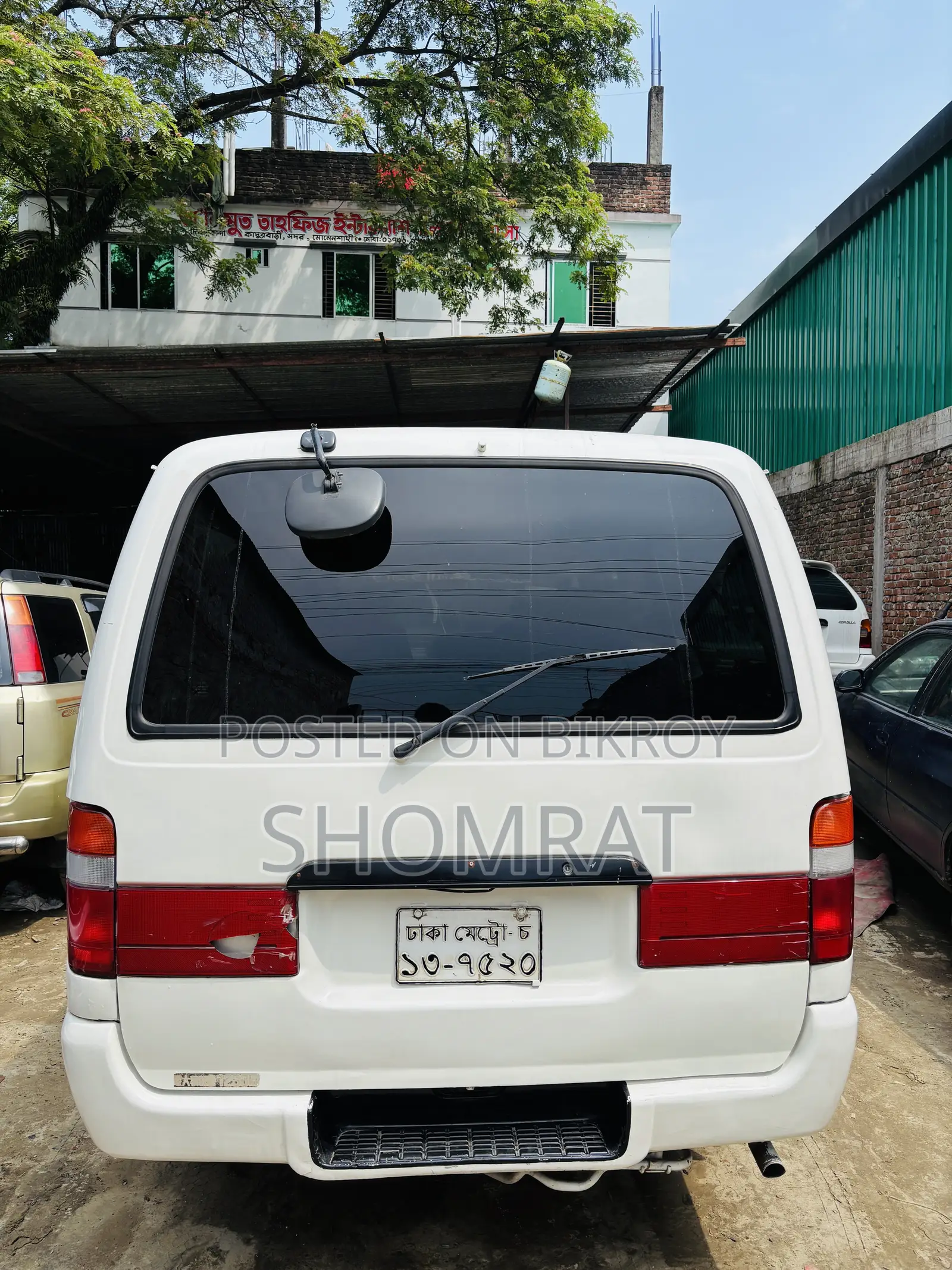 Toyota HiAce 2003 White