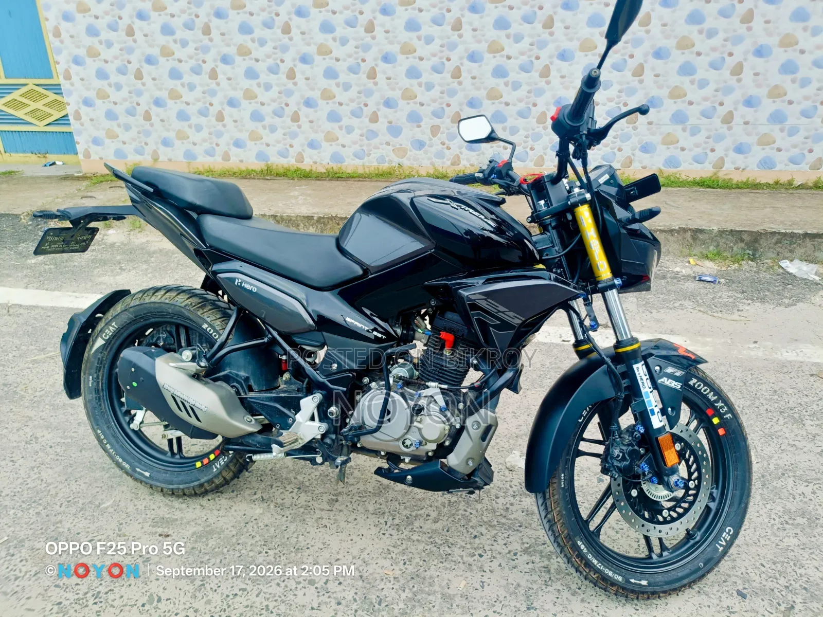 হিরো এক্সট্রিম ১২৫আর ২০২৫ কালো