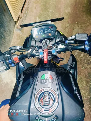 হিরো এক্সট্রিম ১২৫আর ২০২৫ কালো