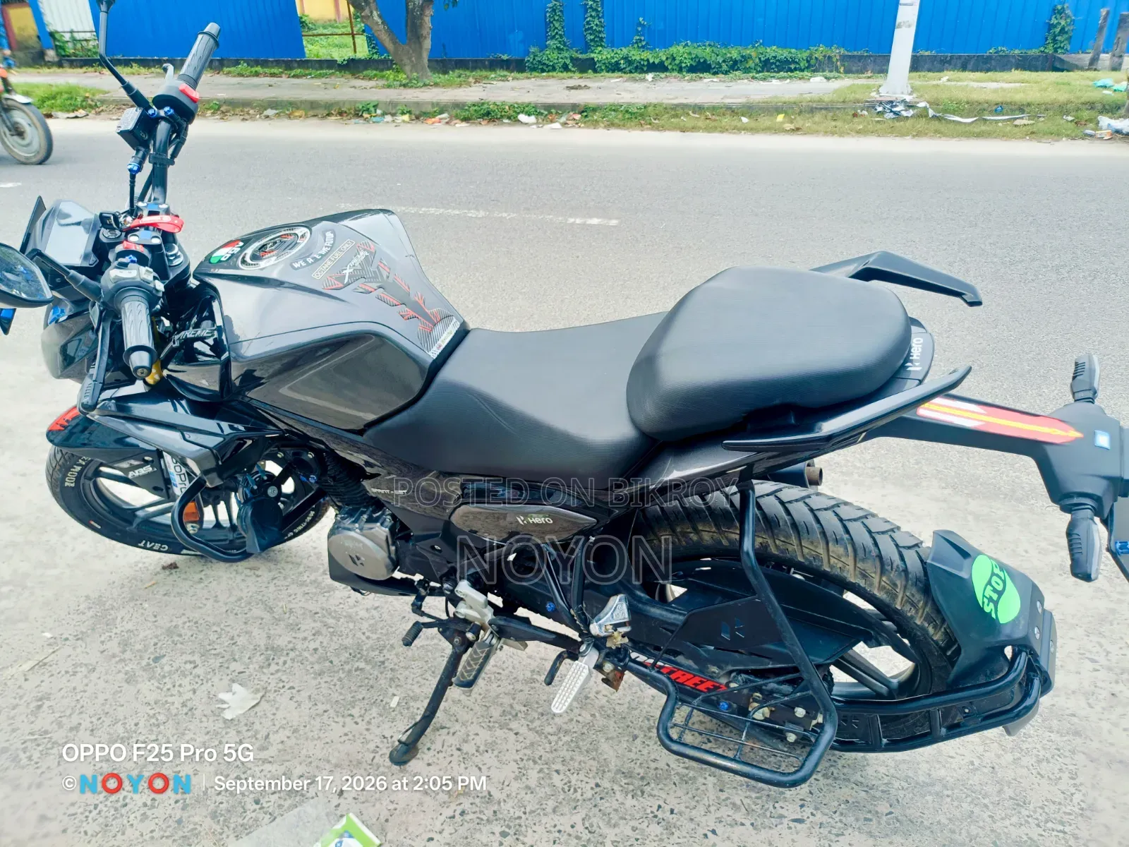 হিরো এক্সট্রিম ১২৫আর ২০২৫ কালো